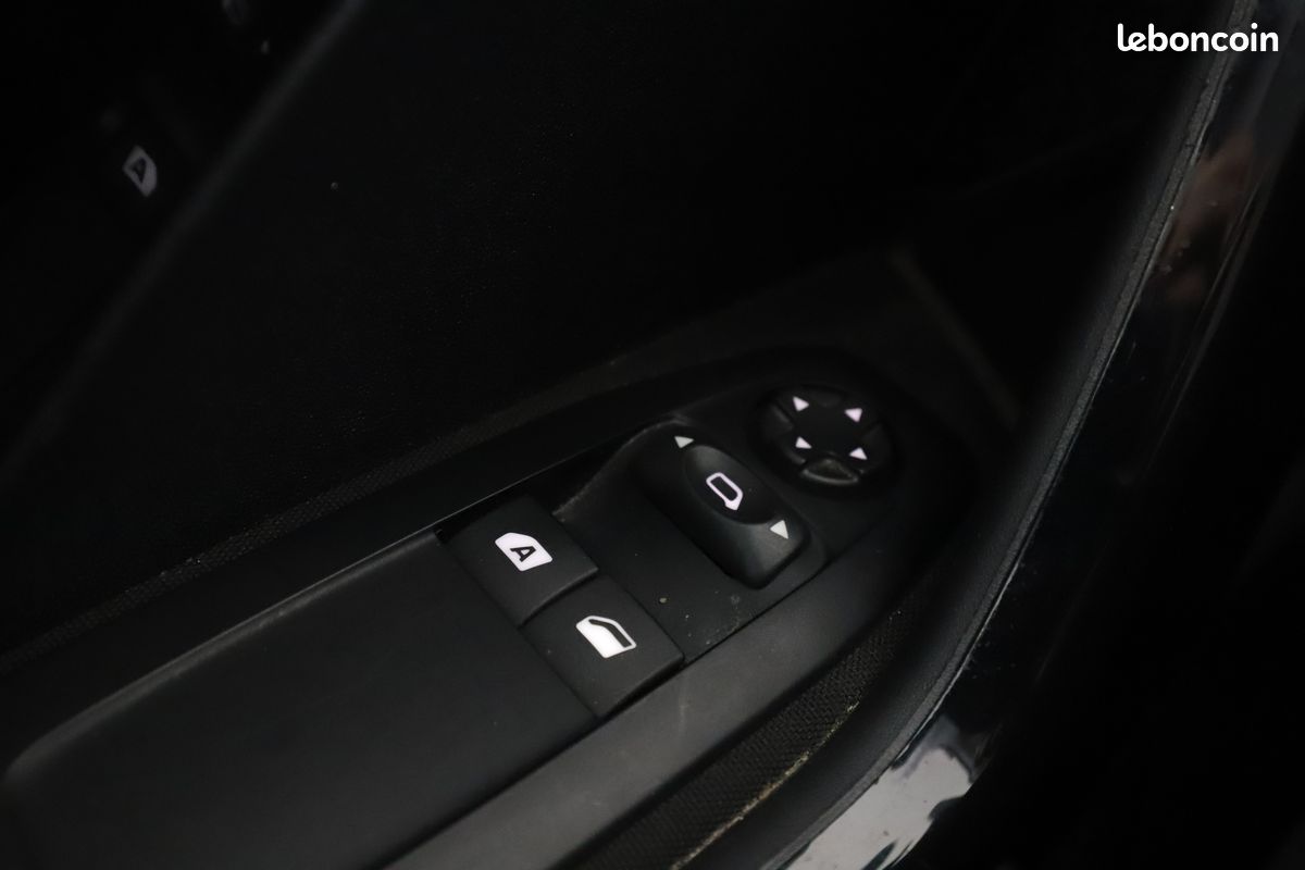 Peugeot 208 1.2 PureTech Active ETG5 5P 82 ch (image 29)