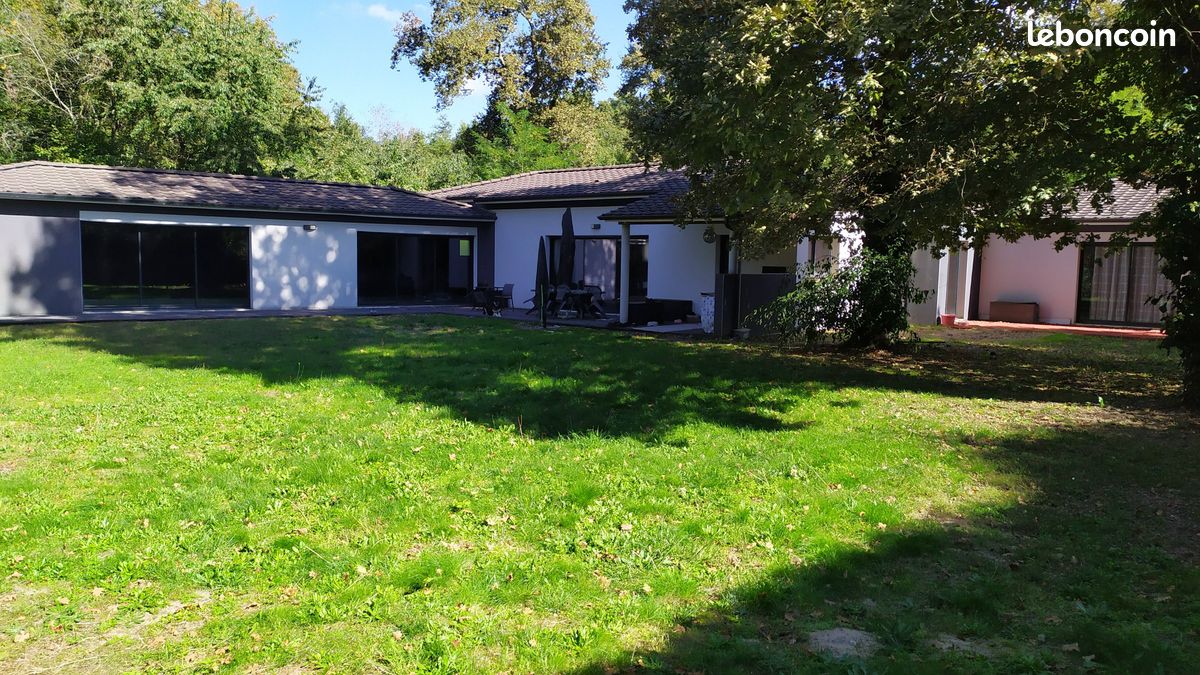 Maison 6 pièces 245 m² · à La Brède · 245 m² · 440 000 €
