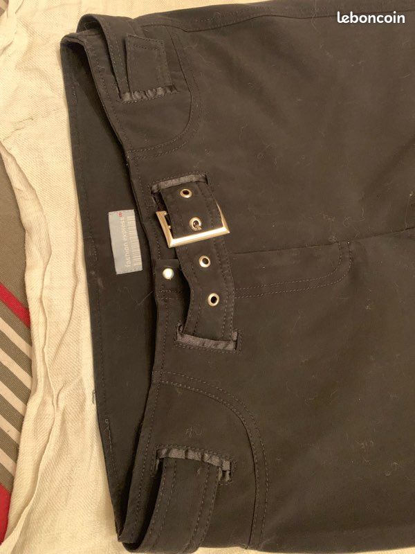Pantalon noir chic (image 1)