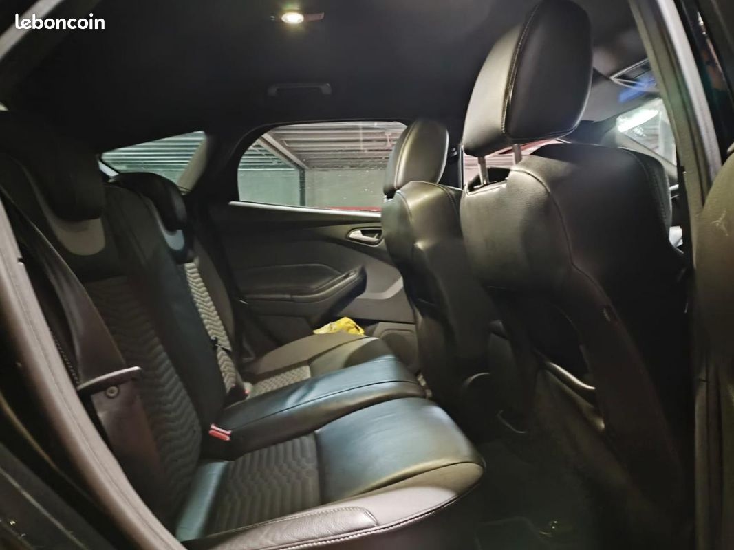 FORD FOCUS 2.0 TDCi - 185 - ST - CAM DE RECUL - RADAR AR - PARK ASSIST - DISTRIBUTION FAIT (image 12)
