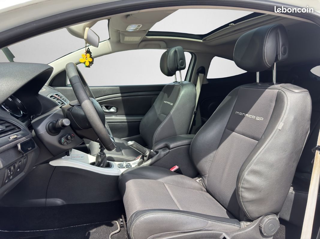 RENAULT MEGANE III COUPE dCi 130 FAP eco2 Monaco GP Euro 5 (image 9)