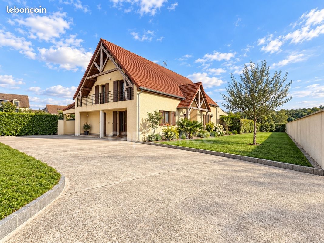 Maison 7 pièces 232 m² · à Favrieux · 232 m² · 537 000 €