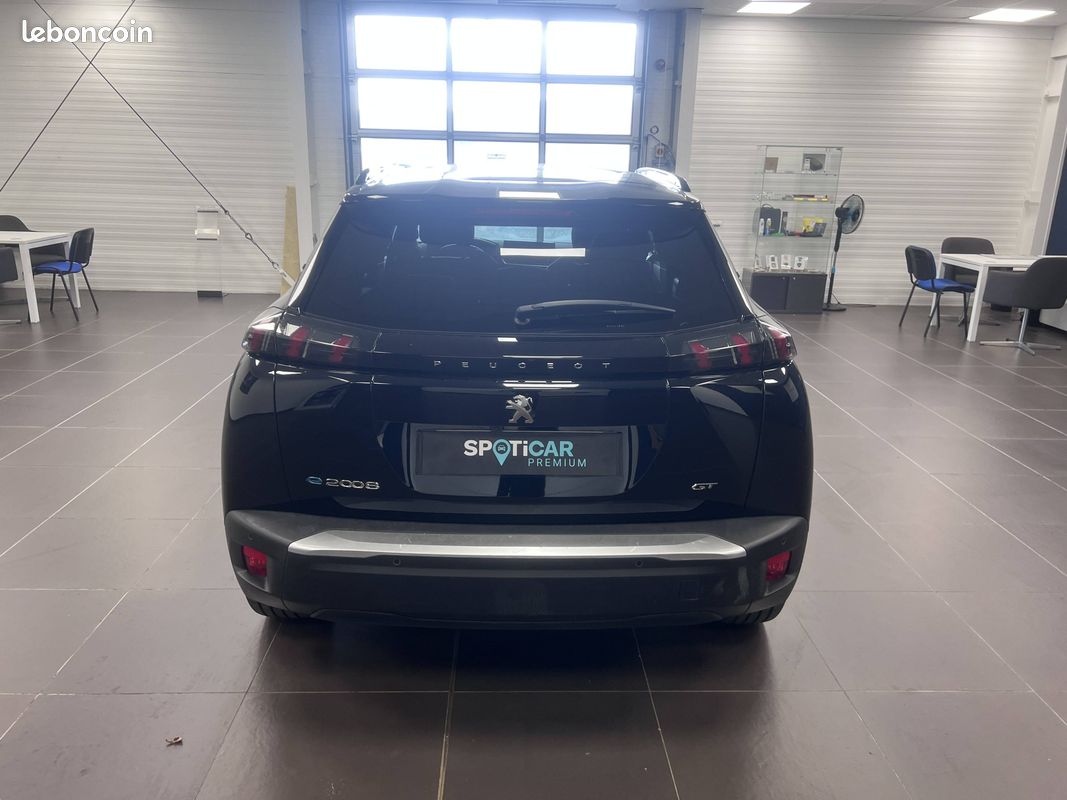 PEUGEOT 2008 Electrique 136 ch GT (image 6)