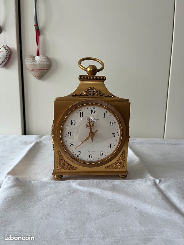 Pendulette De Bureau Hour Lavigne – Laiton Doré – Quartz – Occasion