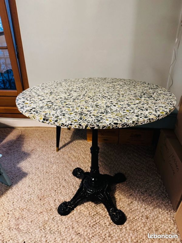 Table en terrazzo vert – design unique (image 1)