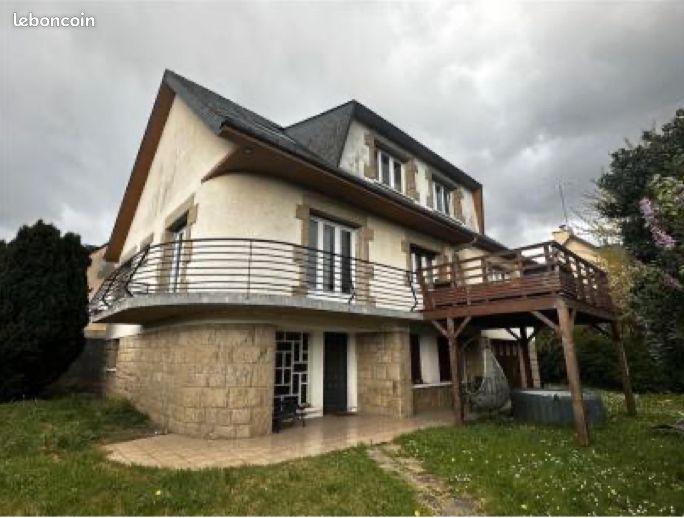 Maison 8 pièces 223 m² · à Bourg-des-Comptes · 223 m² · 290 000 €