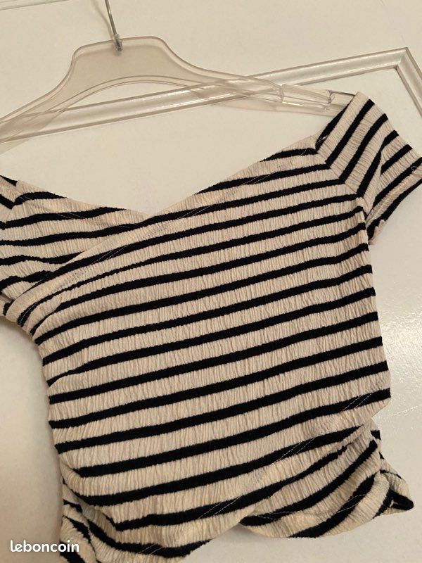 Crop top croisé épaules dénudées à imprimé rayures (image 2)