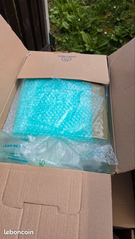 Cartons de déménagement et papier bulle (image 3)