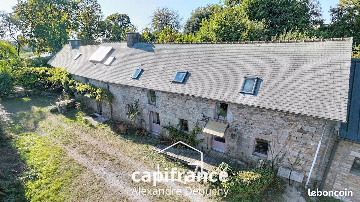 Maison 8 pièces 227 m² · à Séglien · 227 m² · 192 000 €