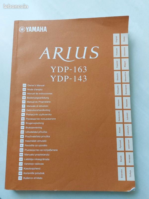 Piano numérique Yamaha Arius blanc (image 4)