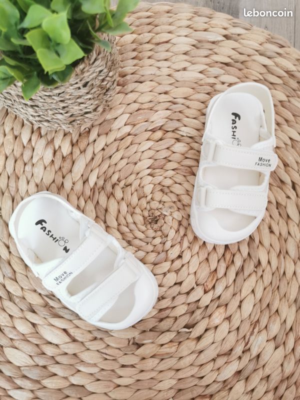 Sandales beige à scratchs Shein Pointure 23 Chaussures