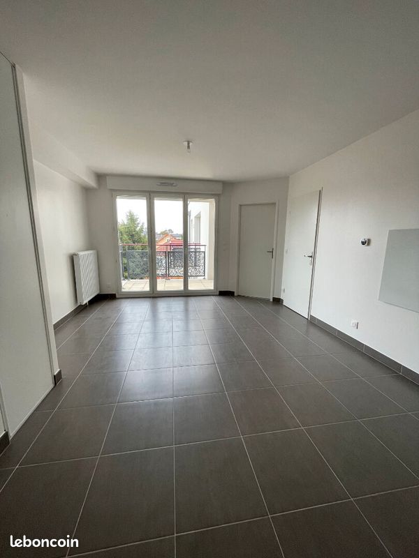 Appartement 2 pièce(s) 42 m²à louer Sainte-genevieve-des-bois