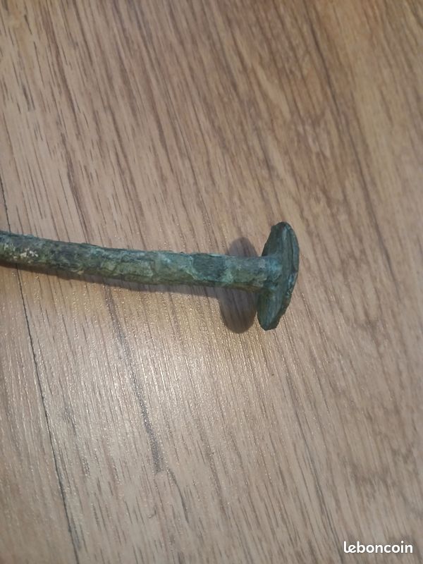 Antiquité, clou en bronze (image 3)