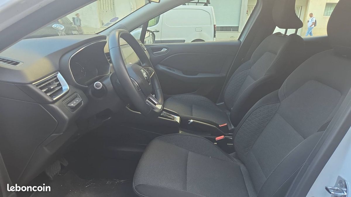 Renault Clio V 1.6 E-Tech 140 Hybrid EDC Business (image 26)