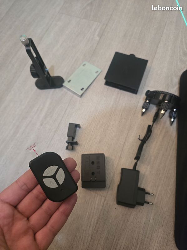 Niveau Laser NEUF 16 lignes4D 2 batteries +trépied (image 3)