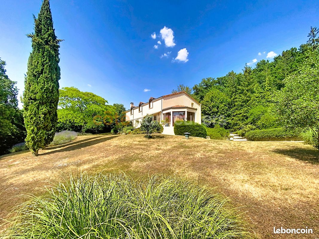 Maison 7 pièces 226 m² · à Poitiers · 226 m² · 469 900 €