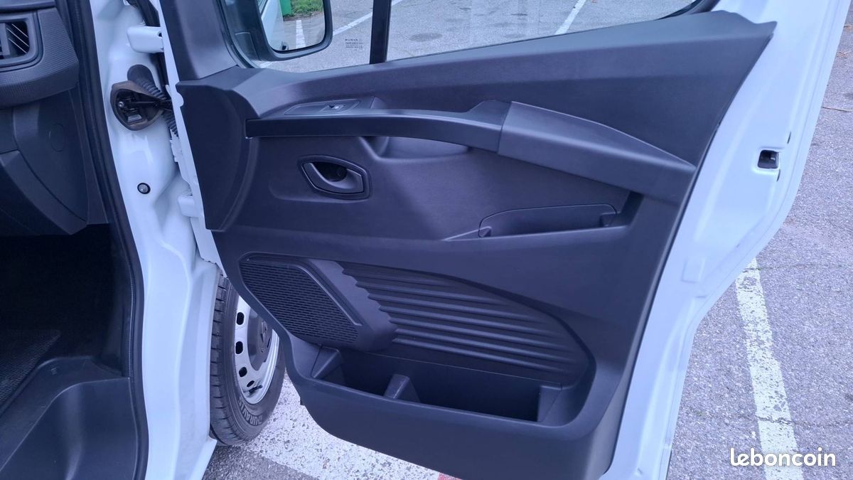 Renault trafic fg blue dci 130 l1h1 3t gsr2 (image 28)