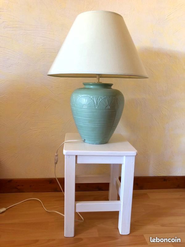 Lampe Vintage Élégante – Vert d’Eau & Détails Floraux (image 1)