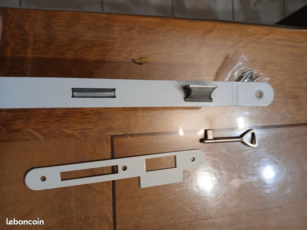 Serrure a encastrer , larder , mortaiser axe 40 mm 1 cles (image 3)