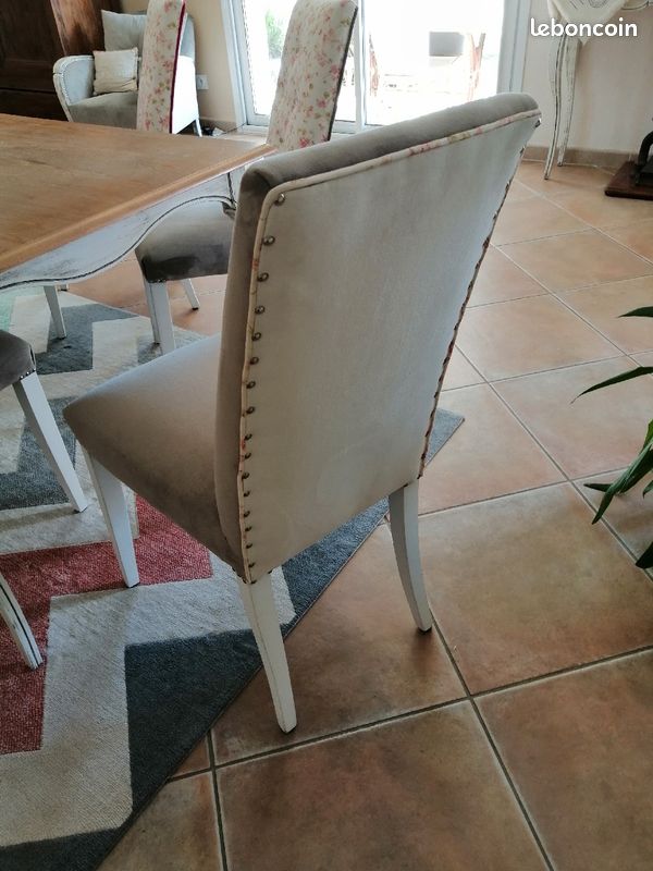 Chaises SAM et lustres (image 5)