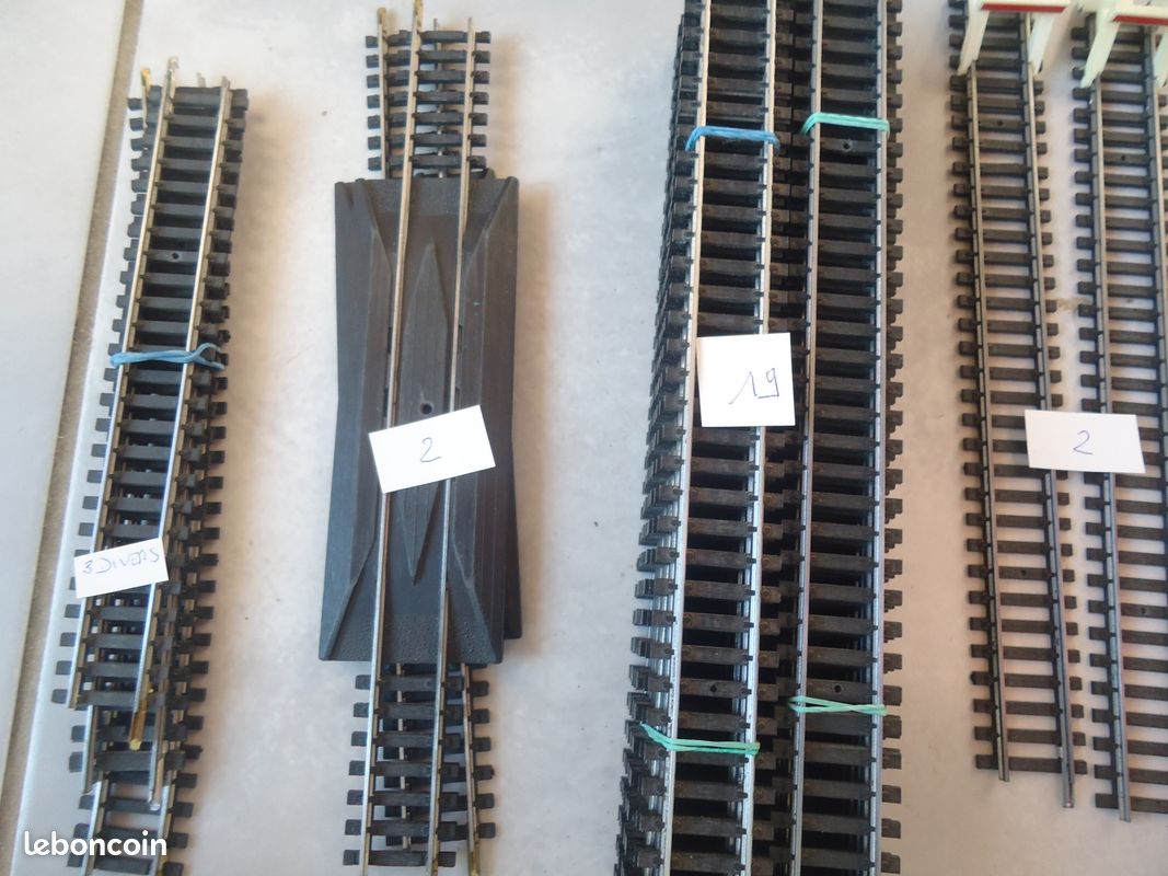 TRAIN ELECTRIQUE 100 vis fixations rails echelle HO N Fleischmann Roco
