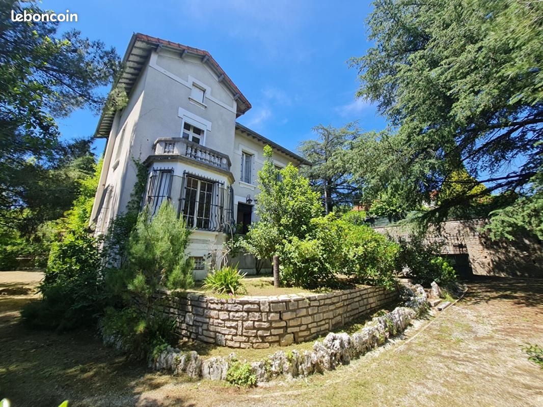 Maison 10 pièces 330 m² · à Alès · 330 m² · 375 000 €