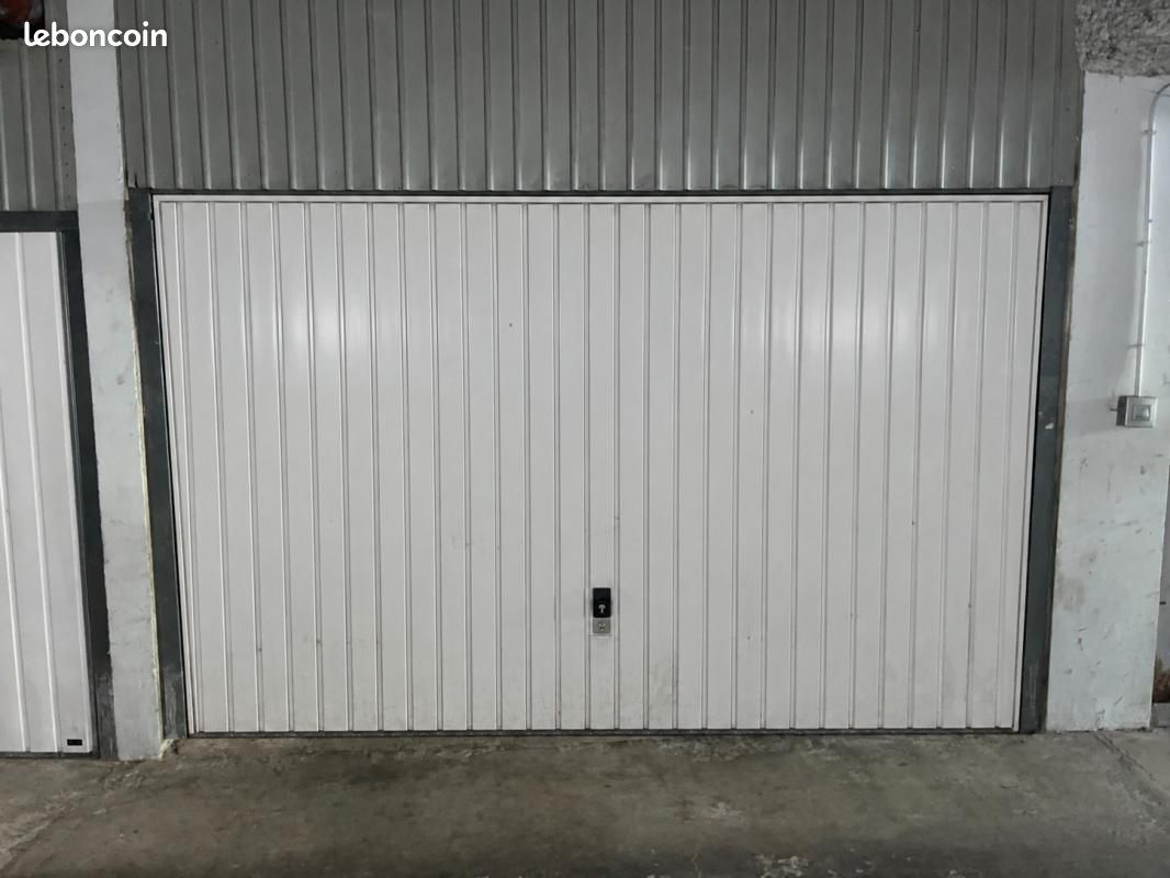 Parking 18 m² · à Voiron · 18 m² · 89 €/mois