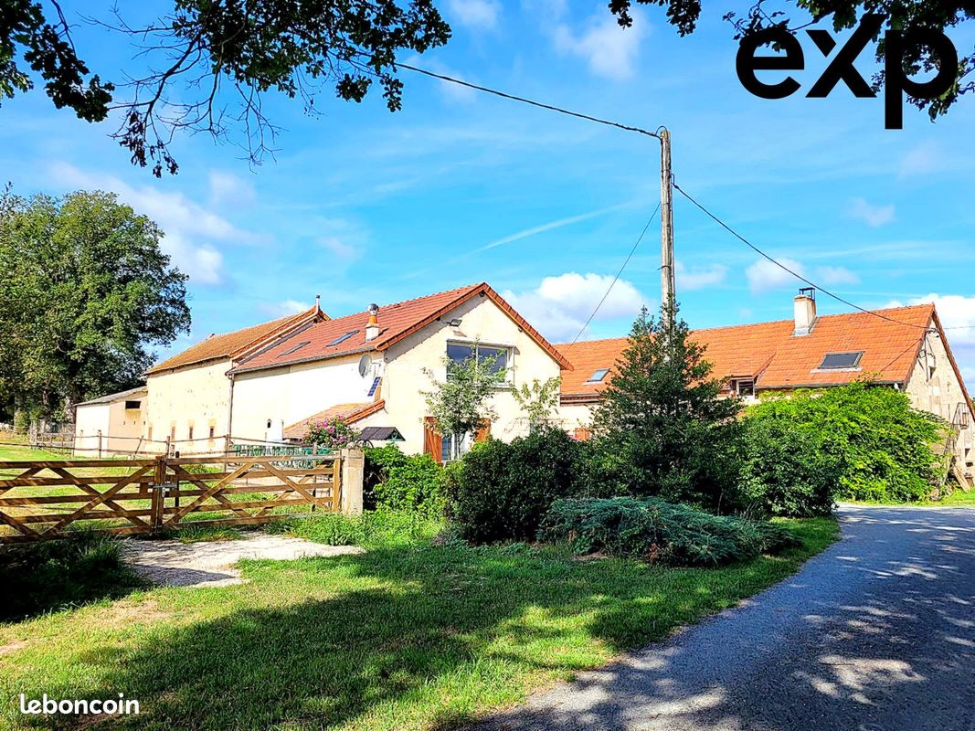 Maison 11 pièces 328 m² · à Sauvagny · 328 m² · 495 000 €