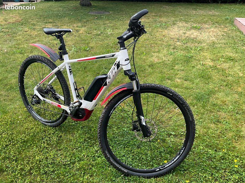 Vélo KTM MACINA CROSS CXS HE51 Électrique Vélos