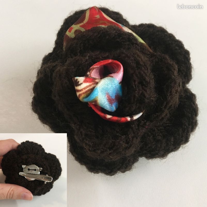 Broche, barrette, accessoire de mode - Fleur marron en laine et satin de soie - diamètre 7 cm (image 1)