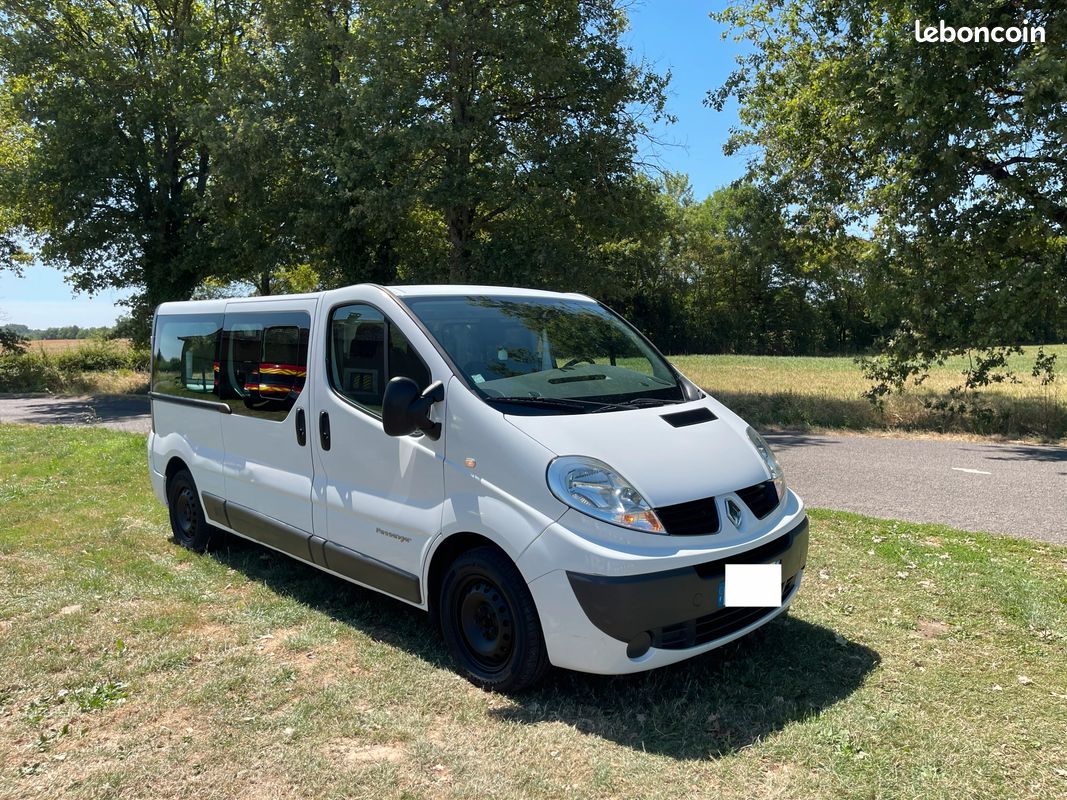 Minibus renault trafic ( top auto ) (image 1)
