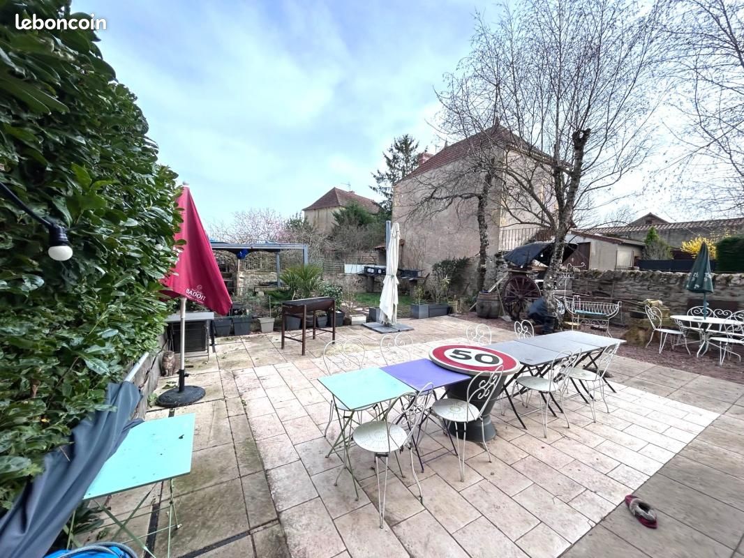Immeuble 305 m² · à Fleury-la-Montagne · 305 m² · 119 000 €