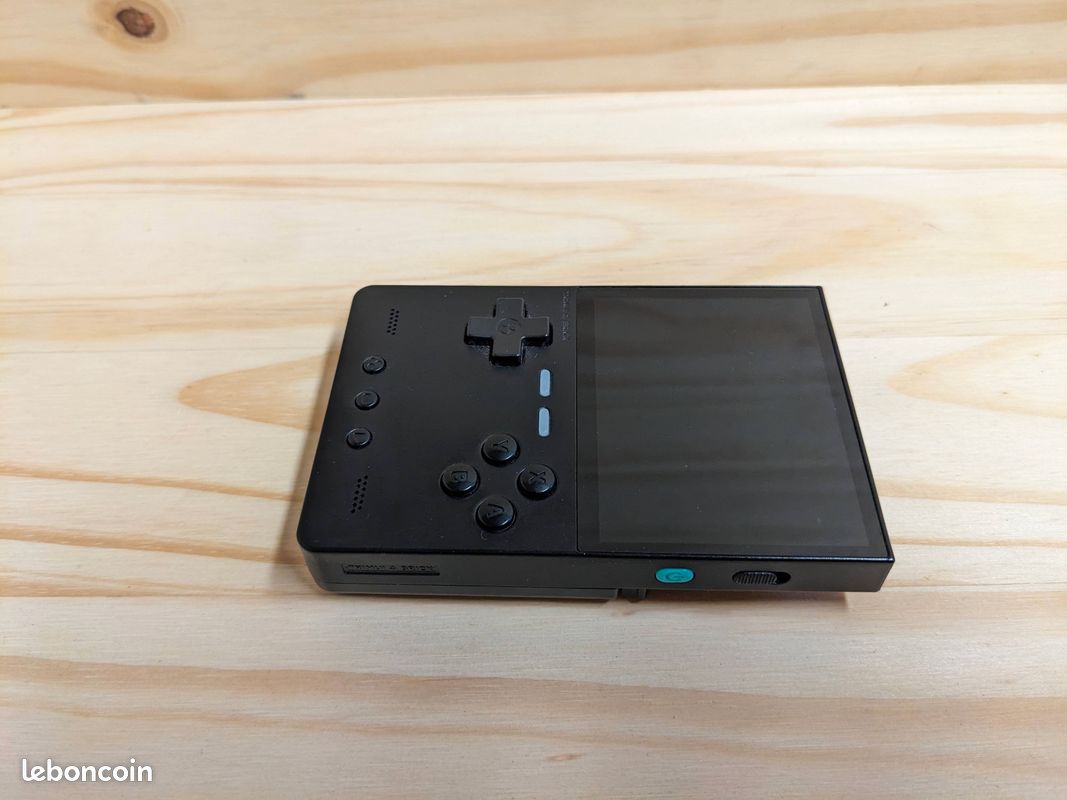 Trimui Brick – Très bon état + 64 Go de jeux et ports (image 5)