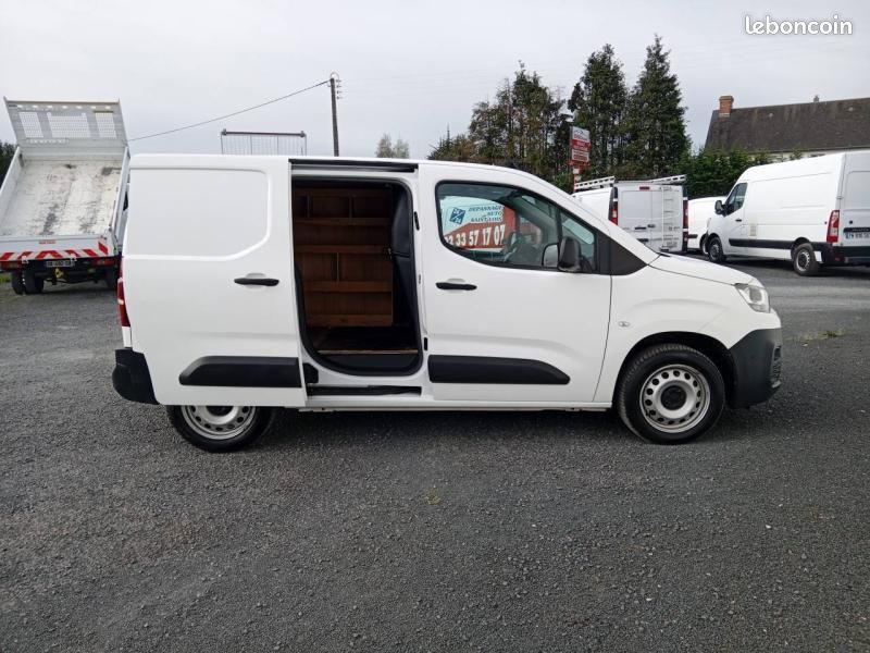 Citroen Berlingo Van 10 825 HT M 1.5 BlueHDi 100 CV Club 3 Places (image 8)