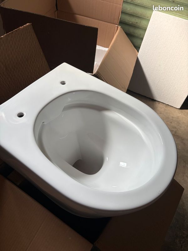 Toilettes suspendues (image 2)