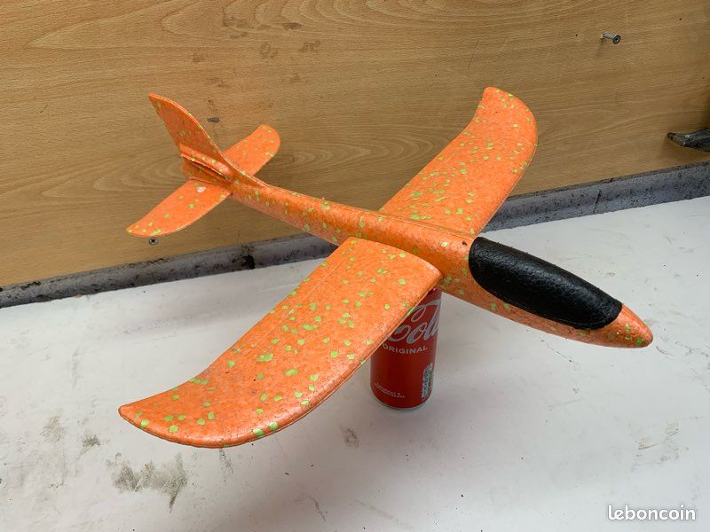 Avion, polystyrène (image 1)