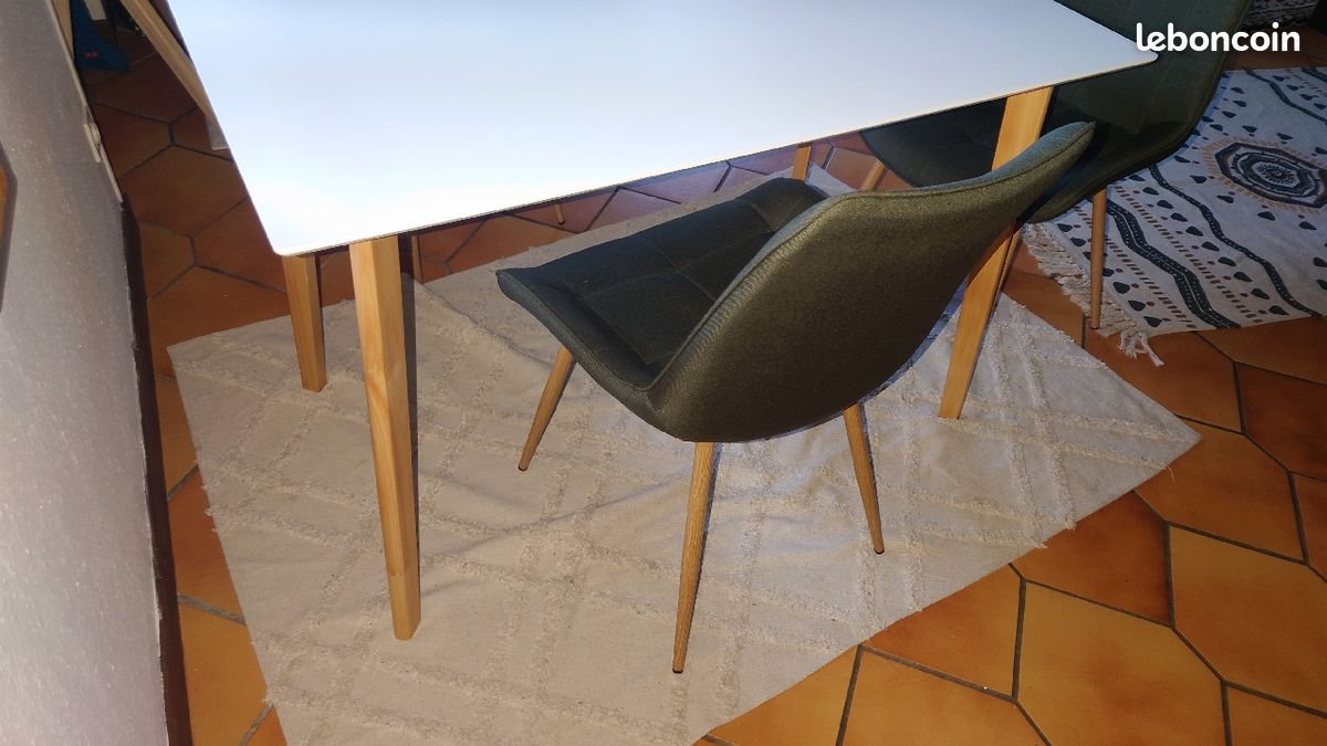 Table scandinave blanche et bois plus 3 chaises (image 2)
