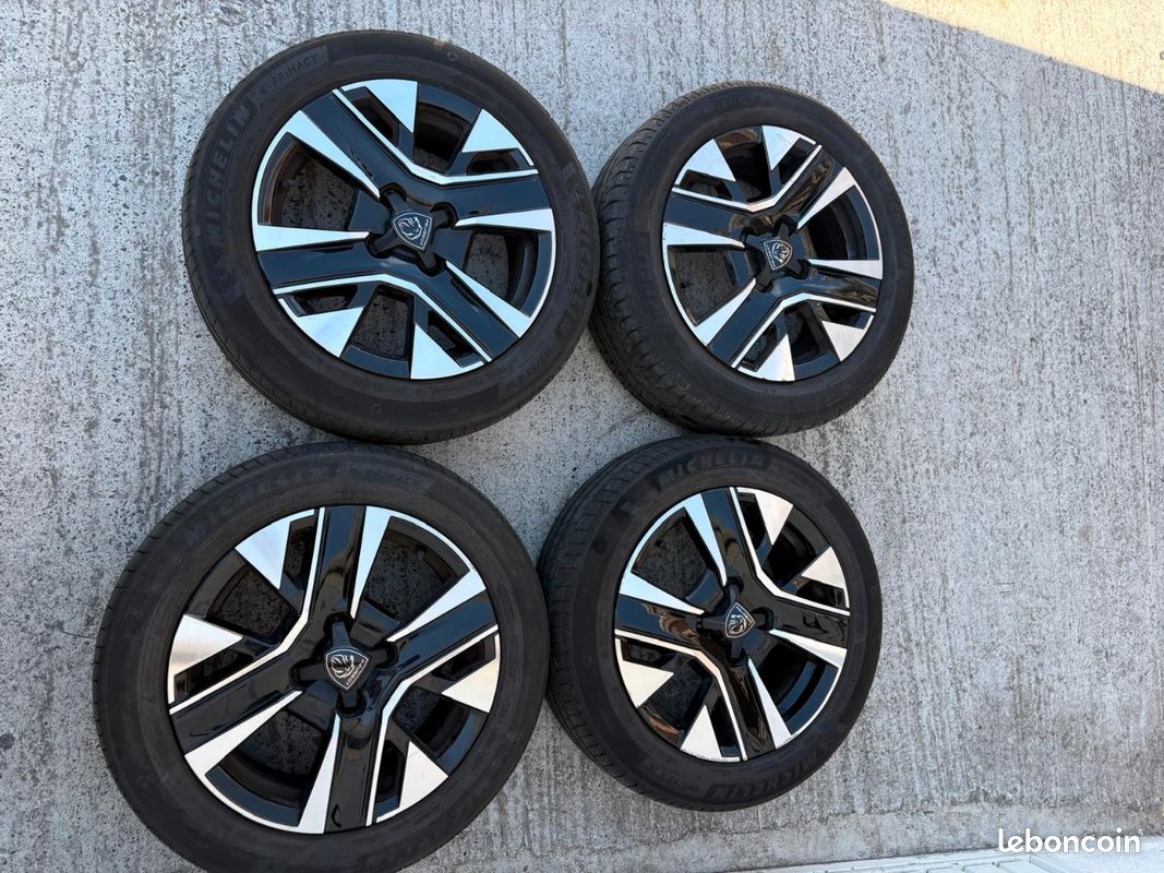Jantes alu Peugeot 208
Taille des pneus Michelin 196/55R16 (image 3)