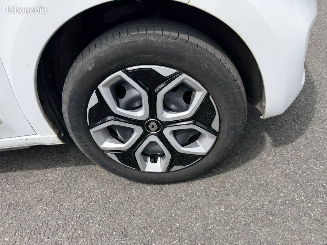 RENAULT Twingo III E-Tech Equilibre (image 10)