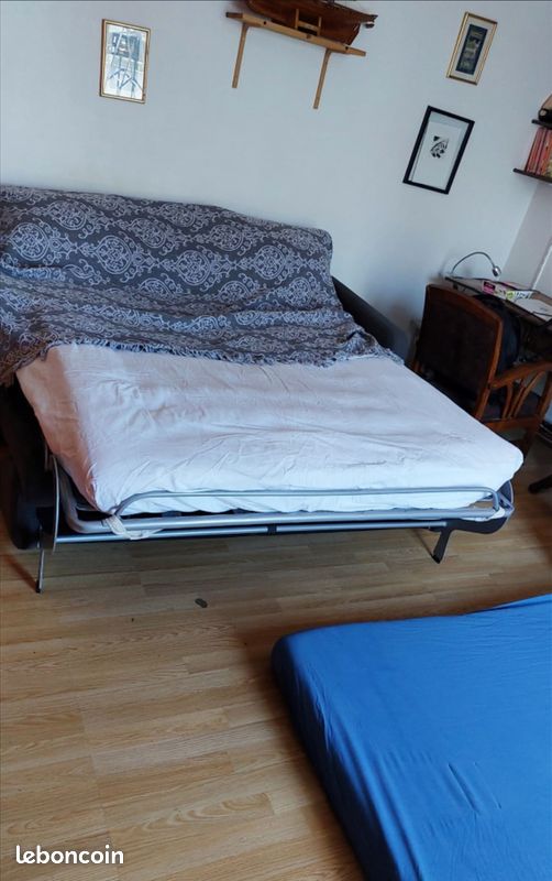Beau Studio en location temporaire avec balcon Belleville Paris (image 2)