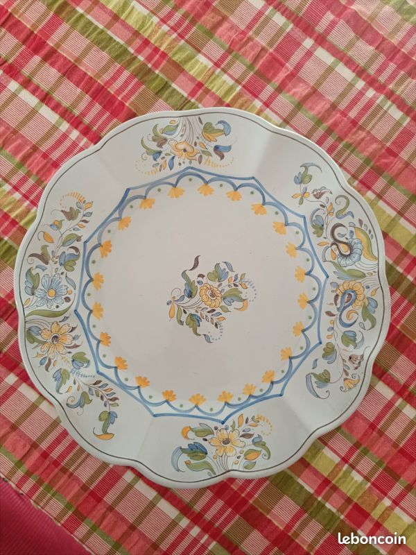 Plat décoratif motif fleurs faience de Nevers en très bon état (image 1)