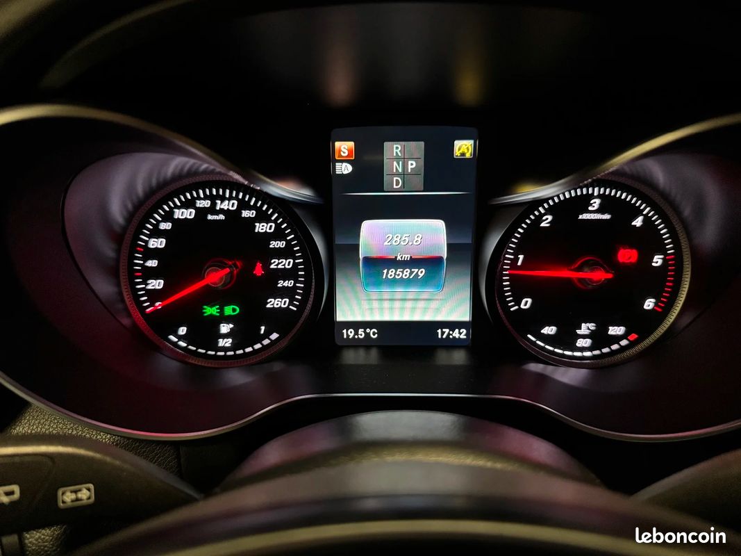 MERCEDES GLC 220 d 9G-Tronic 4Matic Sportline / SUIVI ENTRETIEN / PACK AMG / ATTELAGE / GARANTIE 12 MOIS (image 33)