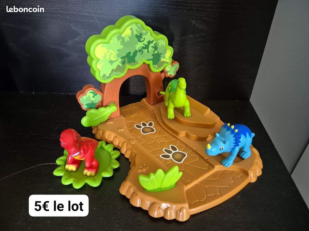 Lot dinosaures (image 1)