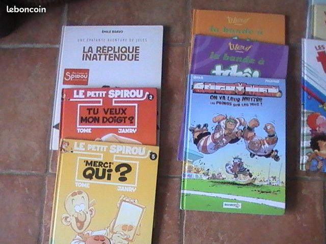 Lot de 13 bandes dessinées Spirou , Simpson , Toto , Titeuf , Rugbymen (image 1)