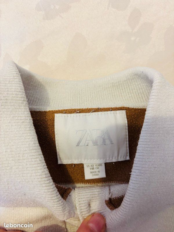 Pull d’hiver a col à rayures crème et camel de chez Zara. Taille 11-12 ans. Très bon état (image 2)