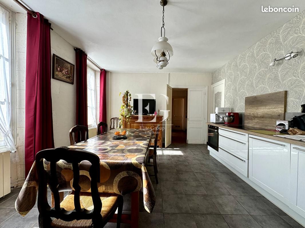 Maison 7 pièces 260 m² - Vars 16330 (image principale 7)