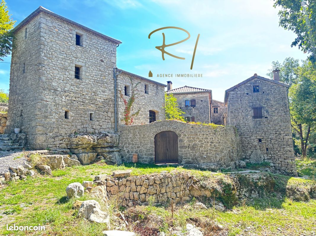 Maison 14 pièces 300 m² · à Malbosc · 300 m² · 795 000 €