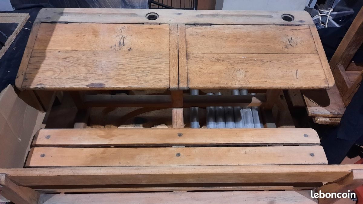 Ancien bureau d'ecolier (image 1)