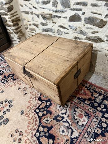 Grande malle de table basse en cuir antique faite main - Canada