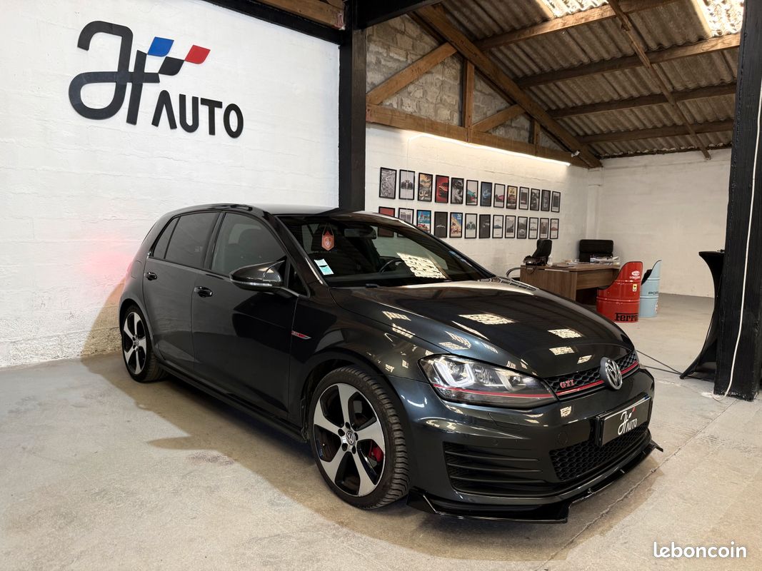 Volkswagen Golf VII GTI 2.0 TSI DSG 220 CV | SIÈGES CHAUFFANTS | JANTES 18" | ÉTRIERS DE FREINS ROUGE (image 3)